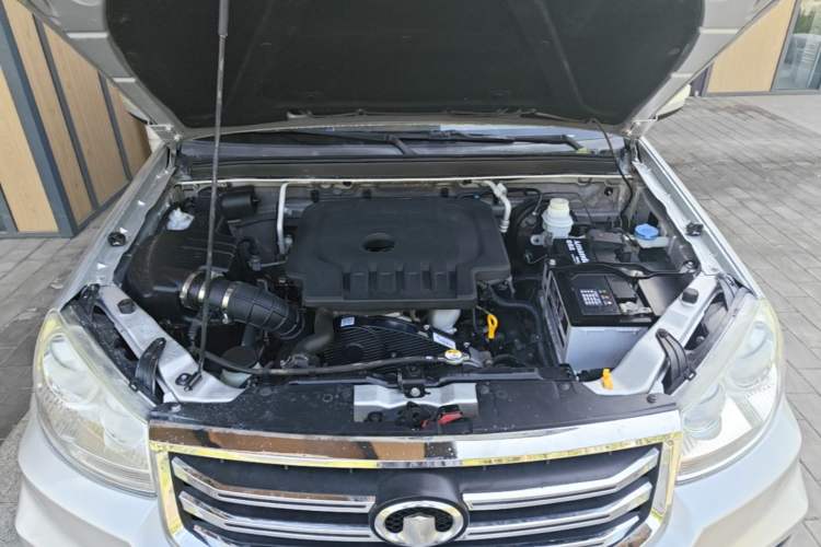 Used Great Wall Wingle 5 2017 2.0T European Version Diesel Two-Wheel Drive Advanced Large Double-Cab GW4D20E Engine Bay