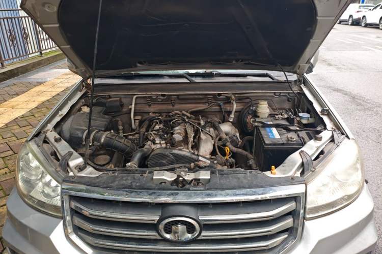 Used Great Wall Wingle 5 2017 2.0T European Version Diesel Two-Wheel Drive Advanced Large Double-Cab GW4D20E Engine Bay
