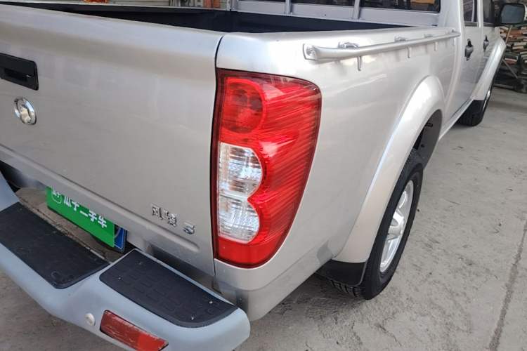 Used Great Wall Wingle 5 2017 2.0T European Version Diesel Two-Wheel Drive Advanced Large Double-Cab GW4D20E Exterior 3