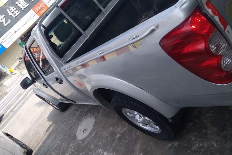 Used Great Wall Wingle 5 2017 2.0T European Version Diesel Two-Wheel Drive Advanced Large Double-Cab GW4D20E Exterior 3