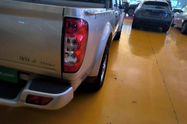 Used Great Wall Wingle 5 2017 2.4L European Version Gasoline Two-Wheel Drive Entry-Level Big Double Cab 4G69S4N Exterior 3