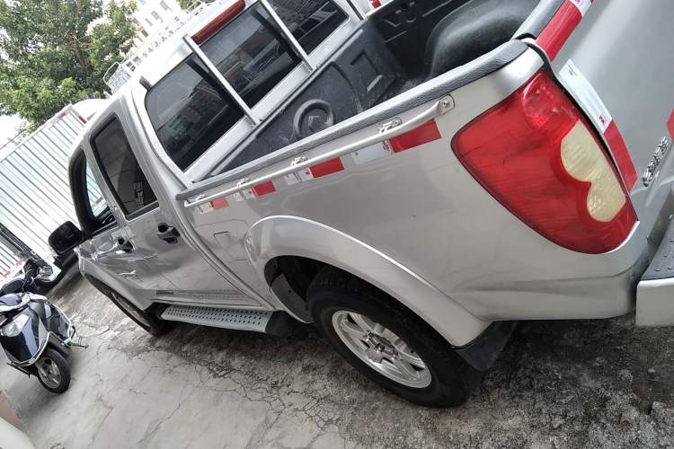 Used Great Wall Wingle 5 2017 2.0T European Version Diesel Two-Wheel Drive Advanced Large Double-Cab GW4D20E Exterior 3