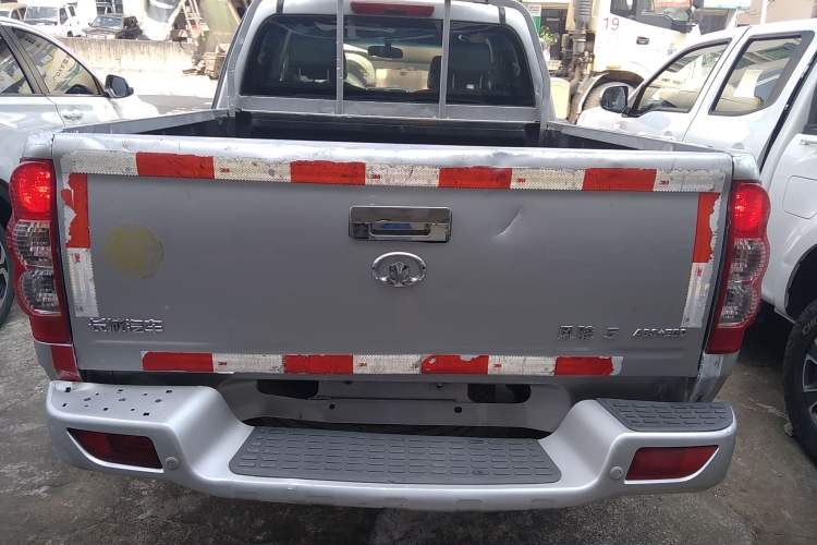 Used Great Wall Wingle 5 2017 2.0T European Version Diesel Two-Wheel Drive Advanced Large Double-Cab GW4D20E Exterior 4