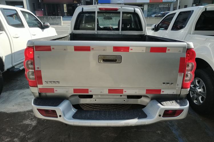 Used Great Wall Wingle 5 2017 2.0T European-spec Diesel Two-Wheel-Drive Entry-Level Big Double-Cab GW4D20D Exterior 4