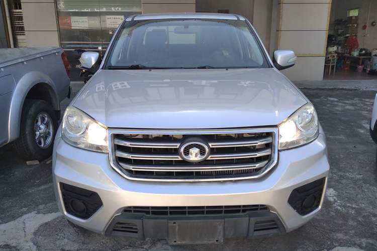 Used Great Wall Wingle 5 2017 2.0T European-spec Diesel Two-Wheel-Drive Entry-Level Big Double-Cab GW4D20D Front