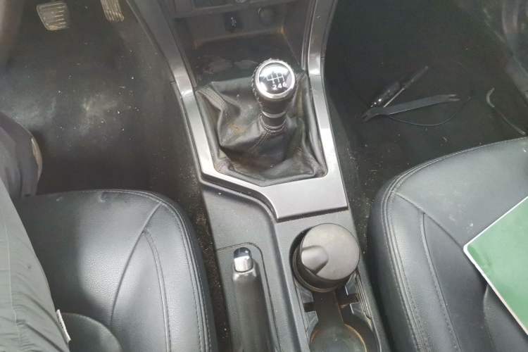 Used Great Wall Wingle 5 2017 2.0T European Version Diesel 4x4 Elite Large Double-Cab GW4D20D Gear Lever