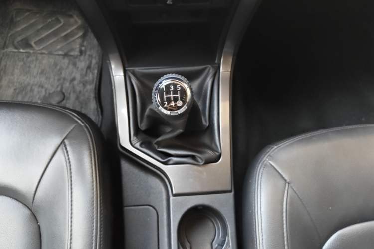 Used Great Wall Wingle 5 2017 2.0T European Version Diesel Two-Wheel Drive Advanced Large Double-Cab GW4D20E Gear Lever