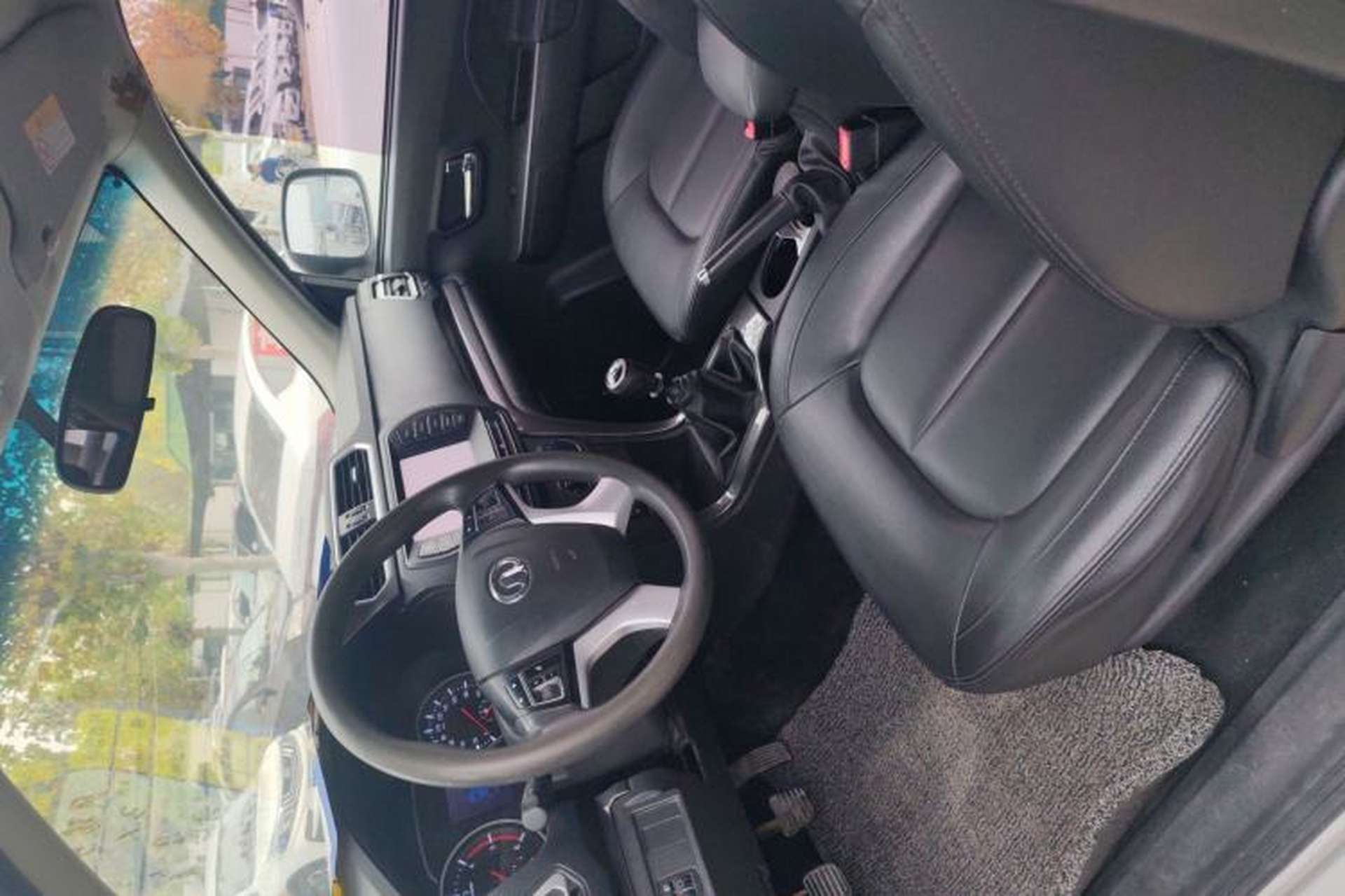 Used Great Wall Wingle 5 2017 2.0T European Version Diesel Two-Wheel Drive Elite Plus Big Double-Cab GW4D20D Interior 1