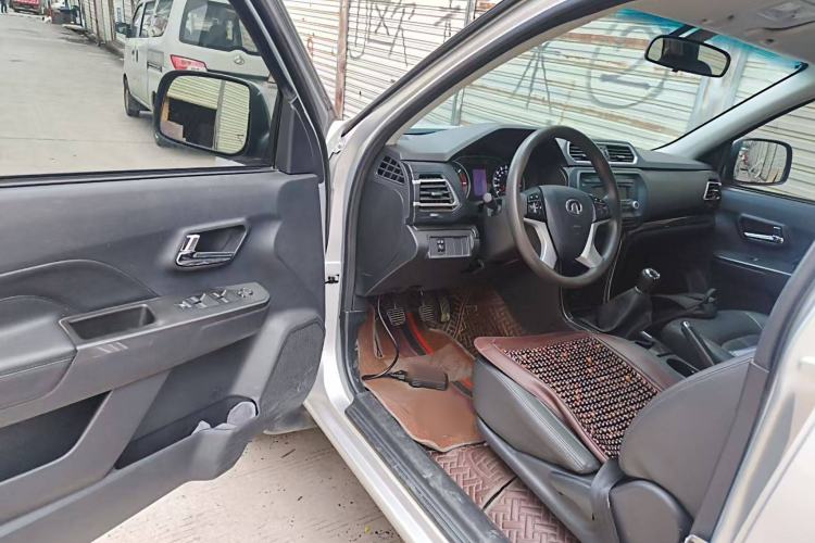 Used Great Wall Wingle 5 2017 2.0T European-Style Diesel 4x4 Ambition Version with Extended Double Cab – GW4D20E Interior 2