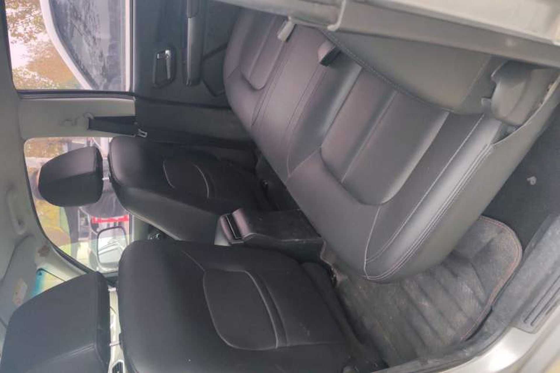 Used Great Wall Wingle 5 2017 2.0T European Version Diesel Two-Wheel Drive Elite Plus Big Double-Cab GW4D20D Interior 2