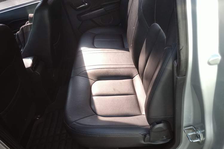 Used Great Wall Wingle 5 2017 2.0T European-spec Diesel Two-Wheel-Drive Entry-Level Big Double-Cab GW4D20D Interior 4