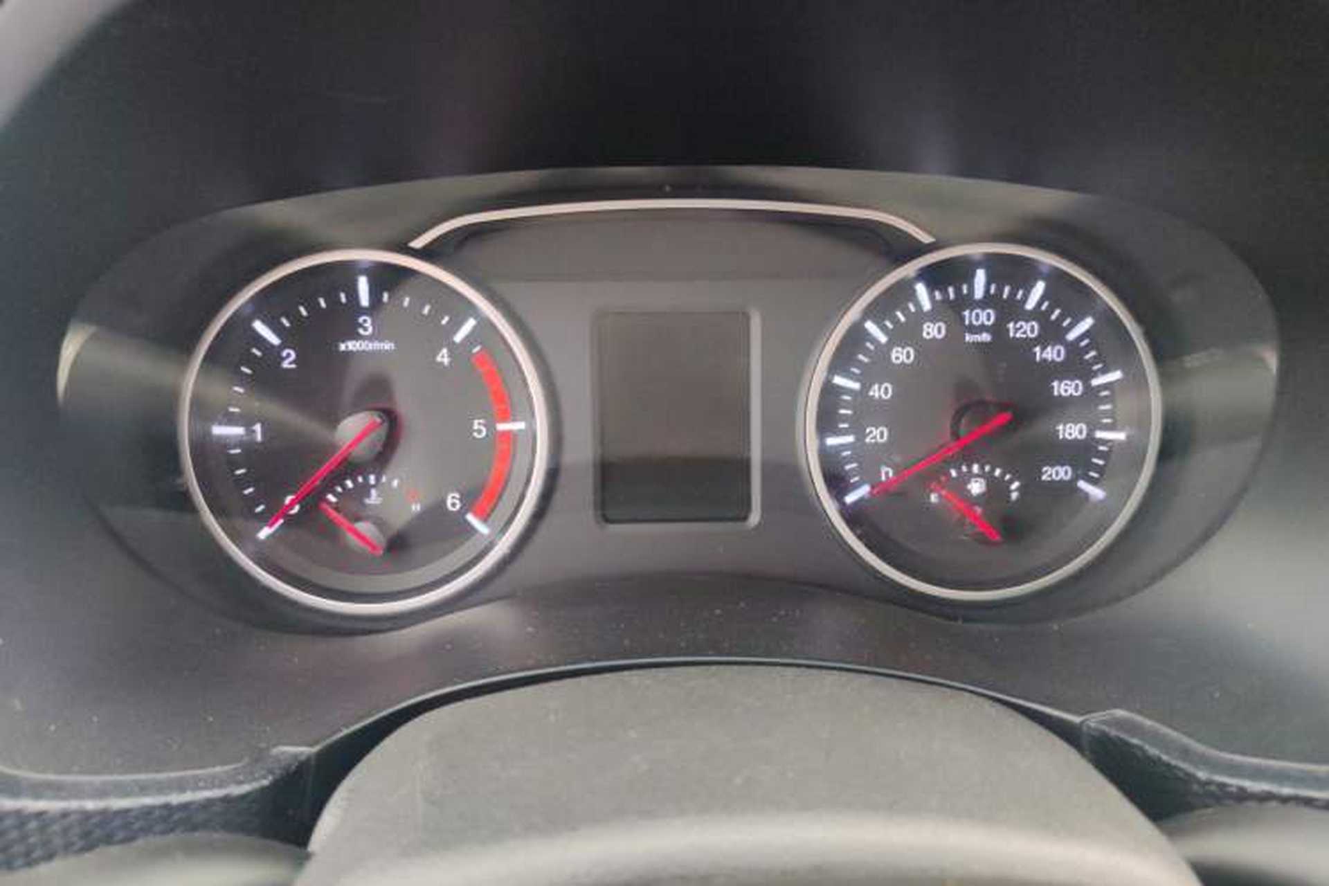 Used Great Wall Wingle 5 2017 2.0T European Version Diesel Two-Wheel Drive Elite Plus Big Double-Cab GW4D20D Interior 4