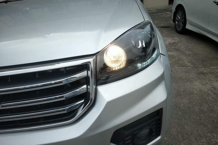 Used Great Wall Wingle 5 2017 2.0T European-Style Diesel Two-Wheel-Drive Elite Version with Large Double Cab – GW4D20B Left Front Headlight