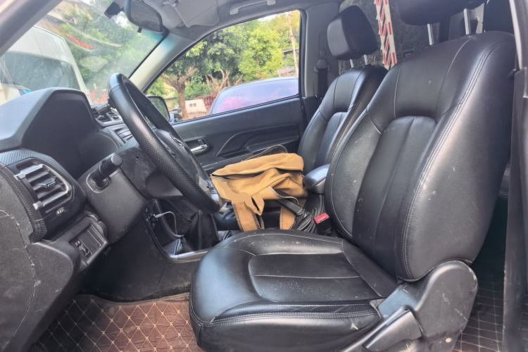 Used Great Wall Wingle 5 2017 2.0T European-Style Diesel 4x4 Ambition Version with Extended Double Cab – GW4D20E Left Front Seat