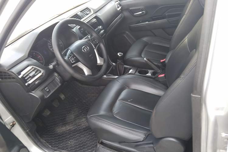 Used Great Wall Wingle 5 2017 2.0T European Version Diesel Two-Wheel Drive Advanced Large Double-Cab GW4D20E Left Front Seat