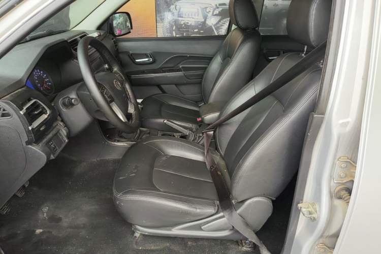Used Great Wall Wingle 5 2017 2.0T European Version Diesel Two-Wheel Drive Advanced Large Double-Cab GW4D20E Left Front Seat