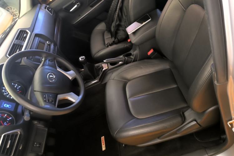 Used Great Wall Wingle 5 2017 2.4L European Version Gasoline Two-Wheel Drive Entry-Level Big Double Cab 4G69S4N Left Front Seat