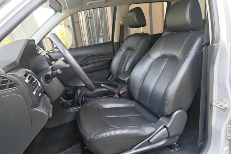 Used Great Wall Wingle 5 2017 2.0T European Version Diesel Two-Wheel Drive Advanced Large Double-Cab GW4D20E Left Front Seat