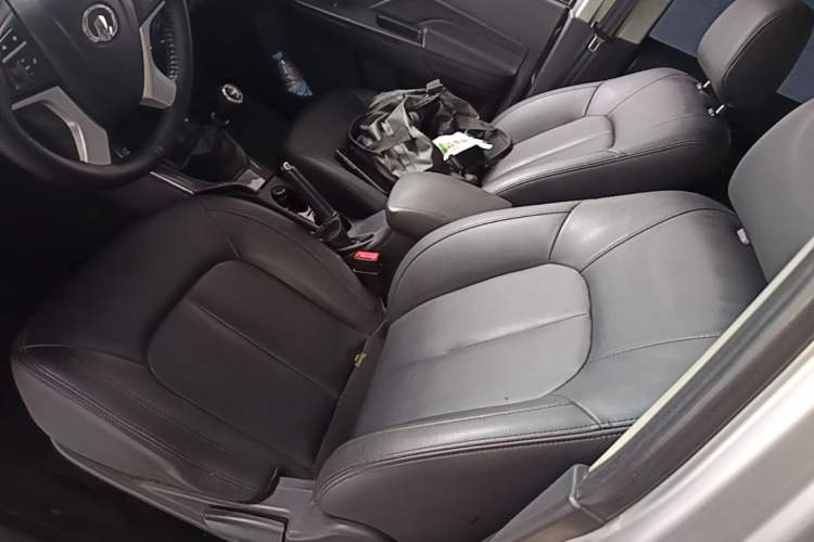 Used Great Wall Wingle 5 2017 2.0T European-Style Diesel Two-Wheel-Drive Elite Version with Large Double Cab – GW4D20B Left Front Seat