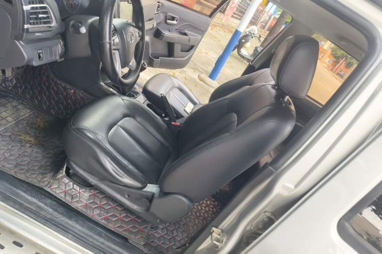 Used Great Wall Wingle 5 2017 2.8T European Version Diesel Two-Wheel Drive Elite Large Double-Cab GW2.8TC Left Front Seat