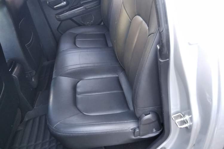 Used Great Wall Wingle 5 2017 2.0T European-spec Diesel Two-Wheel-Drive Entry-Level Big Double-Cab GW4D20D Left Rear Seat