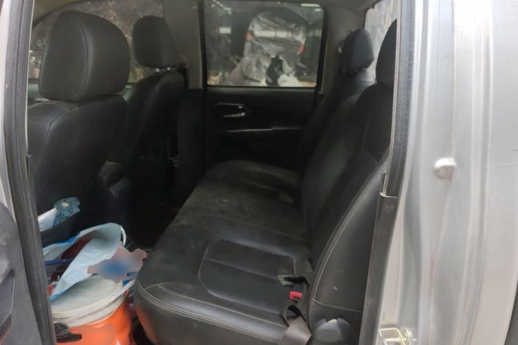 Used Great Wall Wingle 5 2017 2.0T European-spec Diesel Two-Wheel Drive Entry-Level Small Double-Cab GW4D20E Left Rear Seat