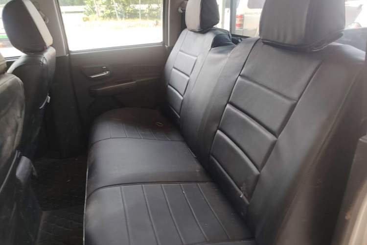 Used Great Wall Wingle 5 2017 2.0T European Version Diesel Two-Wheel Drive Advanced Large Double-Cab GW4D20E Left Rear Seat