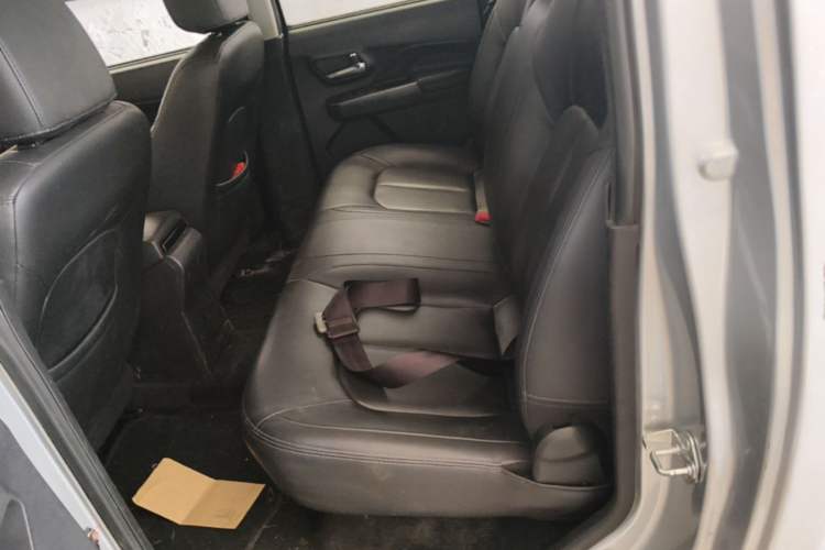 Used Great Wall Wingle 5 2017 2.0T European Version Diesel Two-Wheel Drive Advanced Large Double-Cab GW4D20E Left Rear Seat