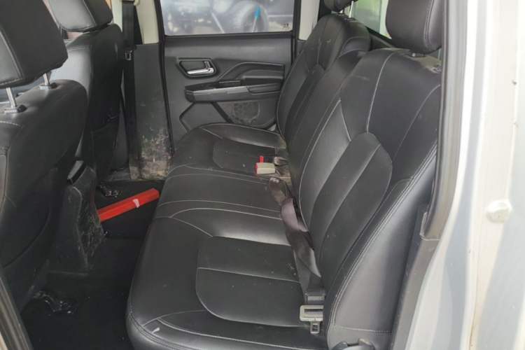 Used Great Wall Wingle 5 2017 2.0T European Version Diesel Two-Wheel Drive Advanced Large Double-Cab GW4D20E Left Rear Seat