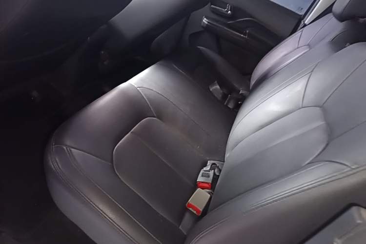 Used Great Wall Wingle 5 2017 2.0T European-Style Diesel Two-Wheel-Drive Elite Version with Large Double Cab – GW4D20B Left Rear Seat