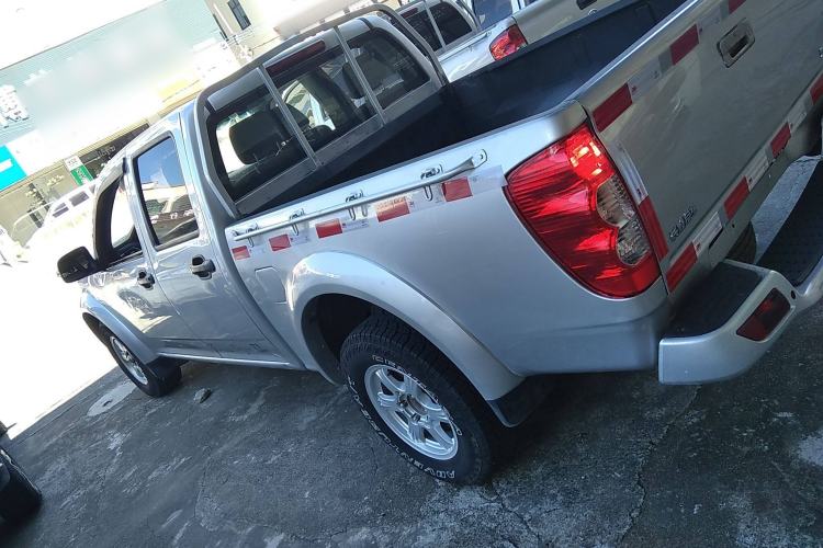 Used Great Wall Wingle 5 2017 2.0T European-spec Diesel Two-Wheel-Drive Entry-Level Big Double-Cab GW4D20D Left Side