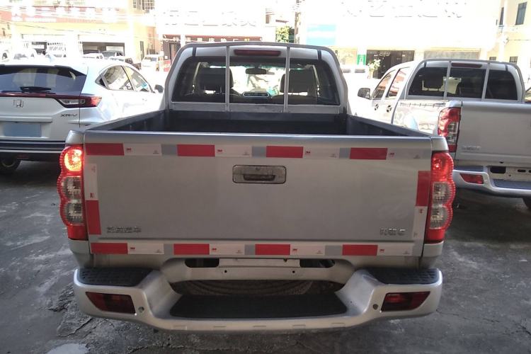Used Great Wall Wingle 5 2017 2.0T European-spec Diesel Two-Wheel-Drive Entry-Level Big Double-Cab GW4D20D Rear