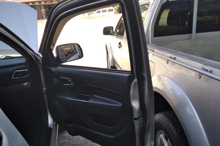 Used Great Wall Wingle 5 2017 2.0T European-spec Diesel Two-Wheel-Drive Entry-Level Big Double-Cab GW4D20D Right Front Door Interior