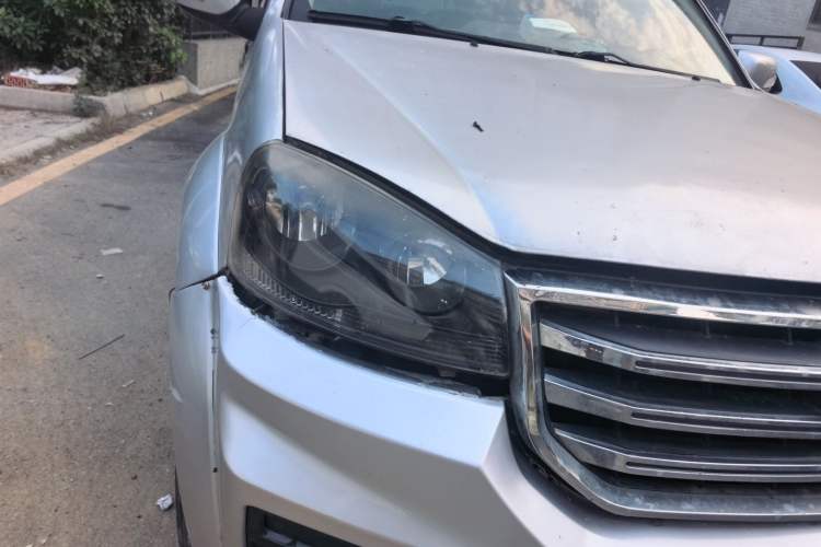 Used Great Wall Wingle 5 2017 2.0T European-Style Diesel 4x4 Ambition Version with Extended Double Cab – GW4D20E Right Front Headlight