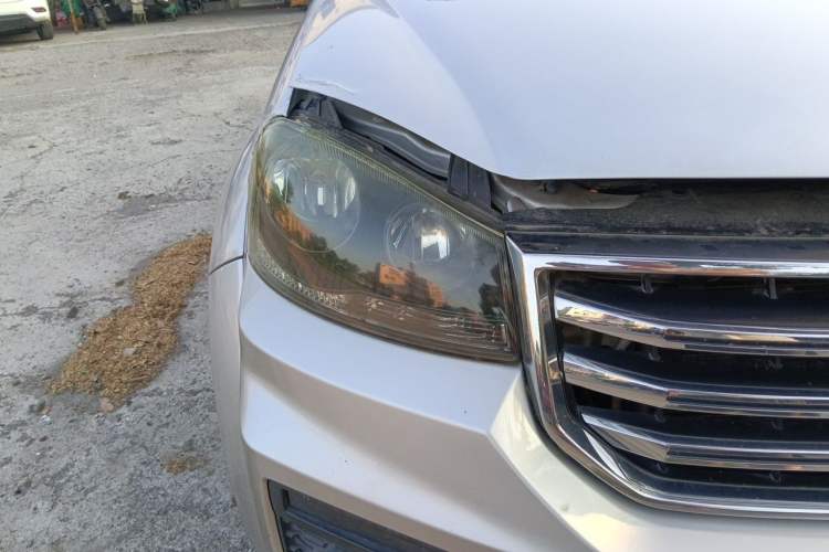 Used Great Wall Wingle 5 2017 2.4L European Version Gasoline Two-Wheel Drive Entry-Level Big Double Cab 4G69S4N Right Front Headlight