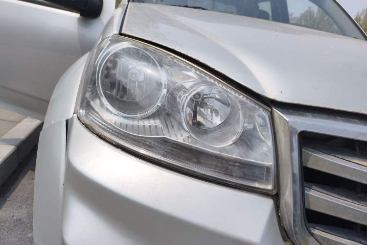 Used Great Wall Wingle 5 2017 2.0T European-Style Diesel 4x4 Ambition Version with Extended Double Cab – GW4D20E Right Front Headlight