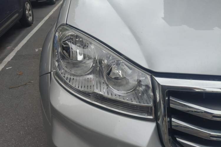Used Great Wall Wingle 5 2017 2.0T European Version Diesel Two-Wheel Drive Elite Plus Big Double-Cab GW4D20D Right Front Headlight