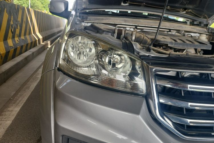 Used Great Wall Wingle 5 2017 2.0T European Version Diesel Two-Wheel Drive Advanced Large Double-Cab GW4D20E Right Front Headlight