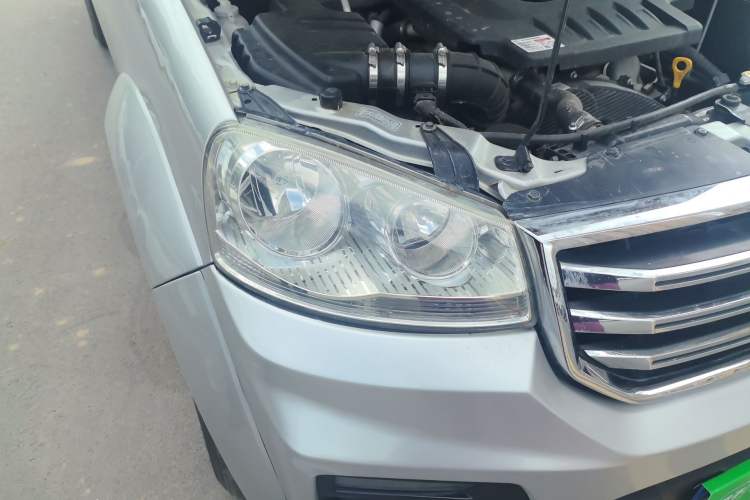 Used Great Wall Wingle 5 2017 2.0T European Version Diesel Two-Wheel Drive Advanced Large Double-Cab GW4D20E Right Front Headlight