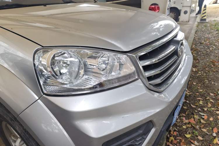 Used Great Wall Wingle 5 2017 2.0T European Version Diesel Two-Wheel Drive Advanced Large Double-Cab GW4D20E Right Front Headlight