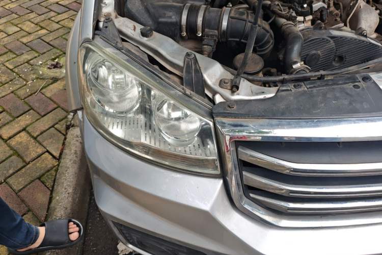 Used Great Wall Wingle 5 2017 2.0T European Version Diesel Two-Wheel Drive Advanced Large Double-Cab GW4D20E Right Front Headlight