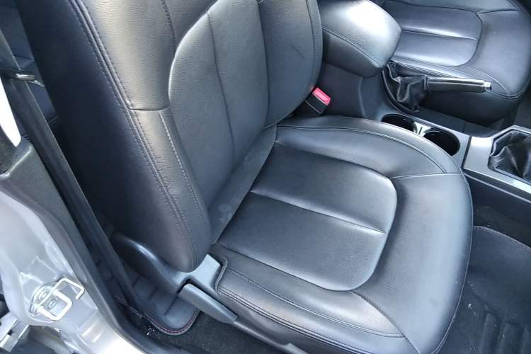 Used Great Wall Wingle 5 2017 2.0T European-spec Diesel Two-Wheel-Drive Entry-Level Big Double-Cab GW4D20D Right Front Seat