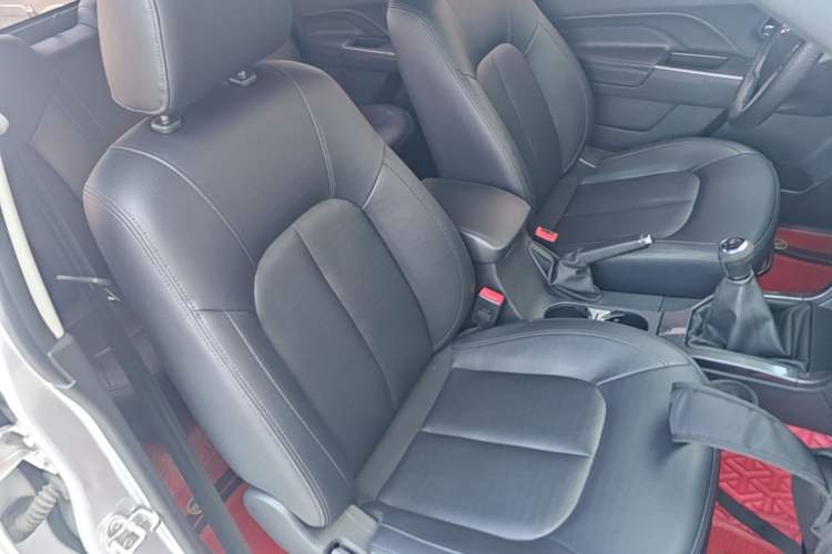 Used Great Wall Wingle 5 2017 2.0T European Version Diesel Two-Wheel Drive Advanced Large Double-Cab GW4D20E Right Front Seat