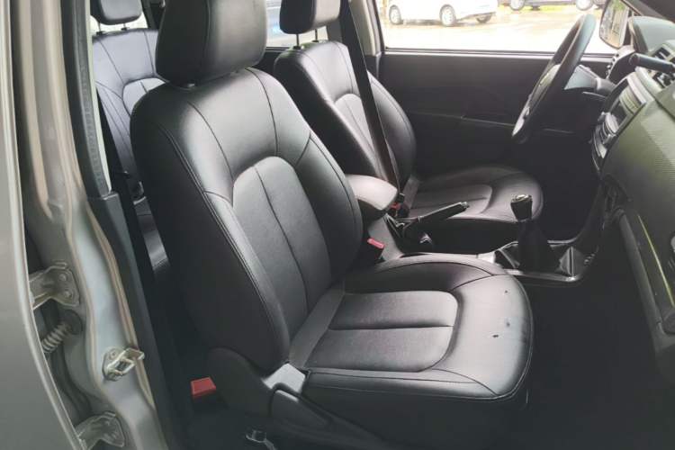 Used Great Wall Wingle 5 2017 2.0T European Version Diesel Two-Wheel Drive Advanced Large Double-Cab GW4D20E Right Front Seat