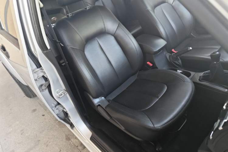 Used Great Wall Wingle 5 2017 2.0T European Version Diesel Two-Wheel Drive Advanced Large Double-Cab GW4D20E Right Front Seat