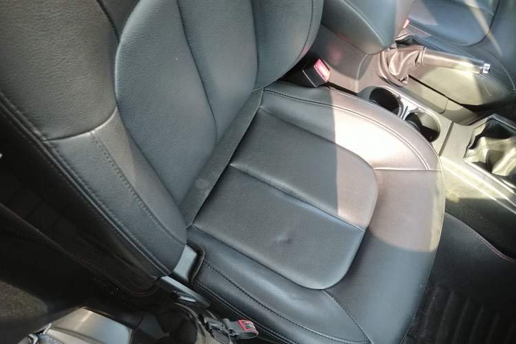 Used Great Wall Wingle 5 2017 2.0T European-spec Diesel Two-Wheel-Drive Entry-Level Big Double-Cab GW4D20D Right Front Seat