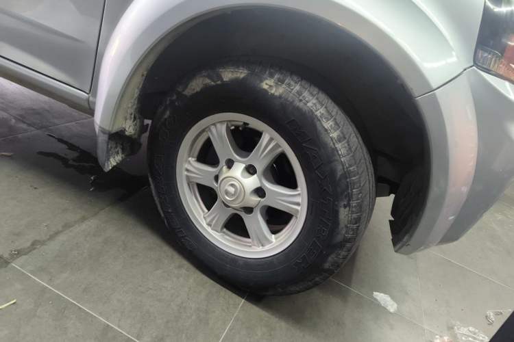 Used Great Wall Wingle 5 2017 2.4L European Version Gasoline Two-Wheel Drive Entry-Level Big Double Cab 4G69S4N Right Front Wheel Hub
