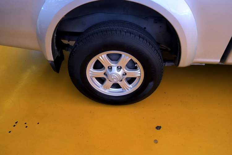 Used Great Wall Wingle 5 2017 2.4L European Version Gasoline Two-Wheel Drive Entry-Level Big Double Cab 4G69S4N Right Rear Wheel Hub