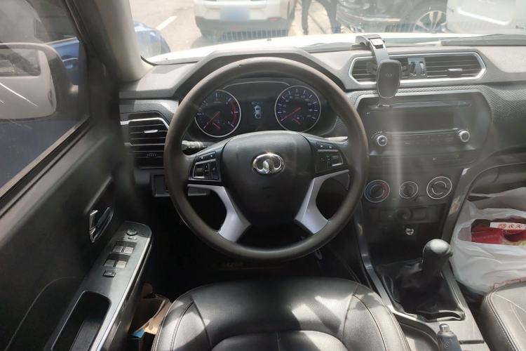 Used Great Wall Wingle 5 2017 2.0T European-spec Diesel Two-Wheel Drive Entry-Level Small Double-Cab GW4D20E Steering Wheel