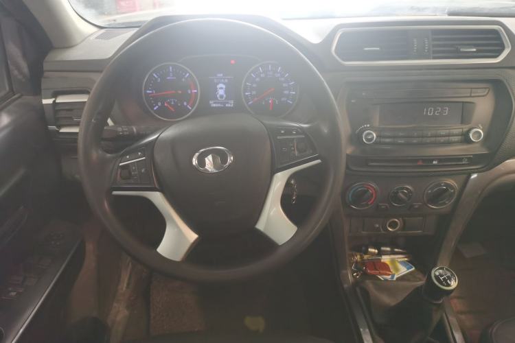 Used Great Wall Wingle 5 2017 2.0T European Version Diesel Two-Wheel Drive Advanced Large Double-Cab GW4D20E Steering Wheel